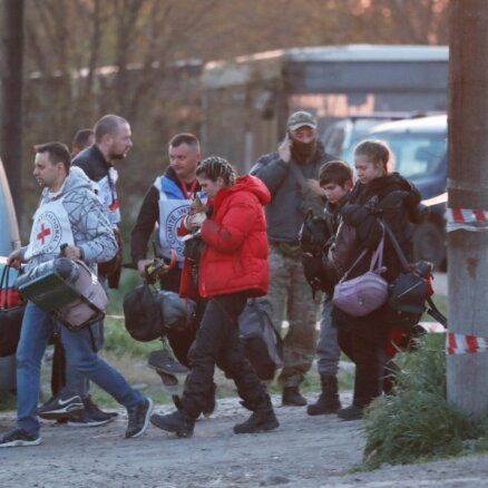 Экс-президенты Украины призвали помочь в эвакуации с "Азовстали"