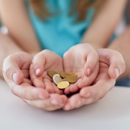 Pieci padomi, kā bērnam iemācīt pareizi apieties ar naudu