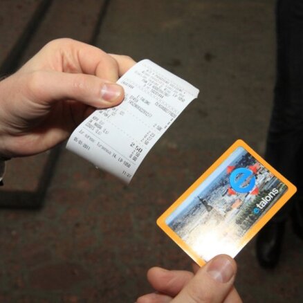 До конца года украинские беженцы будут ездить в общественном транспорте Риги бесплатно