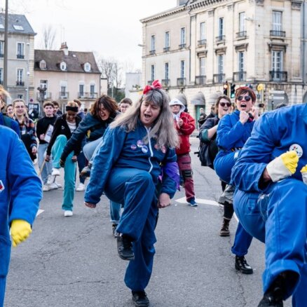 Foto: Francijā nerimst protesti pret pensiju reformu
