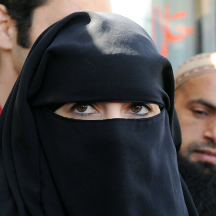 Суд в Британии предписал мусульманке открыть лицо