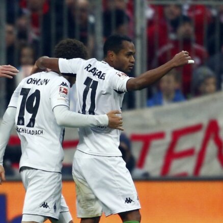 ВИДЕО: "Бавария" потерпела второе поражение, Нойер пропустил курьезный гол