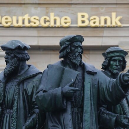 'Resnā pirksta' kļūme: 'Deutsche Bank' kādam vīram aizskaita sešus miljardus ASV dolāru