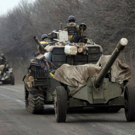 Украина начала отвод тяжелых вооружений от линии разграничения в Донбассе