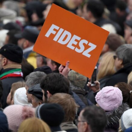 Eiropas lielākā partija lems par Orbāna 'Fidesz' izslēgšanu