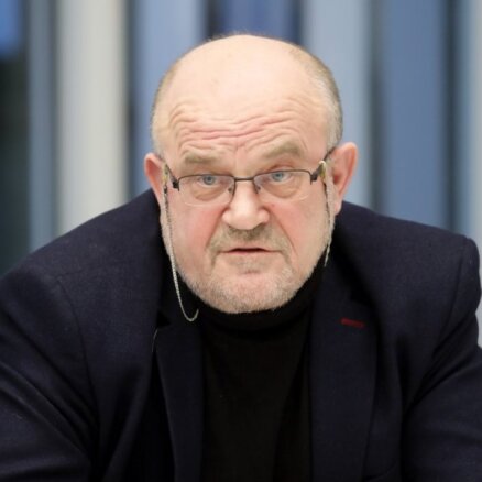 Ādamsons izspiegojis partijas biedrus, ziņo TV3