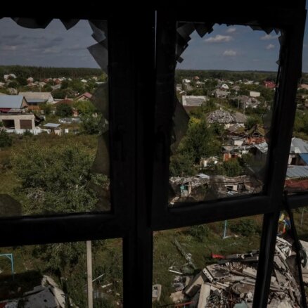 Luhanskā piespriests cietumsods EDSO darbiniekam; apšaudītas 30 vietas Ukrainā