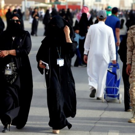 Saūda Arābija ļauj sievietēm pievienoties armijai