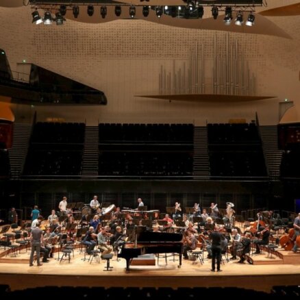 Valsts simtgadei veltītajā koncertturnejā LNSO uzstājās Parīzes filharmonijā