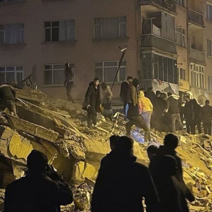 Upuru skaits zemestrīcēs Turcijā un Sīrijā pārsniedzis 3600