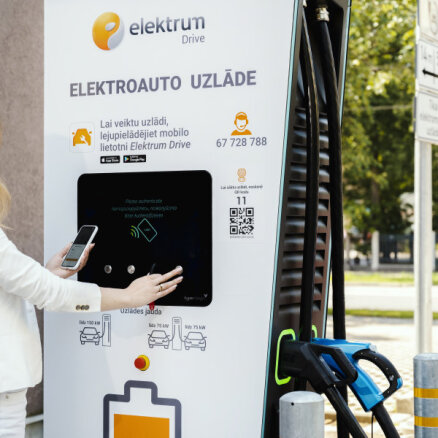 Publiskais elektroauto uzlādes tīkls Latvijā – kā to ērti lietot?