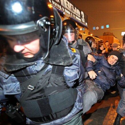 В Москве задержали участников пикетов в поддержку осужденной на 10 лет активистки "Другой России"