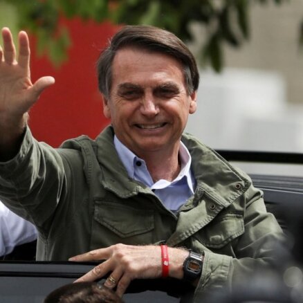 Foto: Brazīlijas prezidenta vēlēšanās uzvarējis galēji labējais Bolsonaru