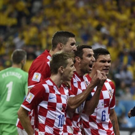 Horvātijas izlases futbolisti boikotē medijus internetā publicētu kailfoto dēļ