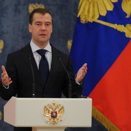 Paziņojumā 'Facebook' Medvedevs solījis pārbaudīt informāciju par vēlēšanu pārkāpumiem