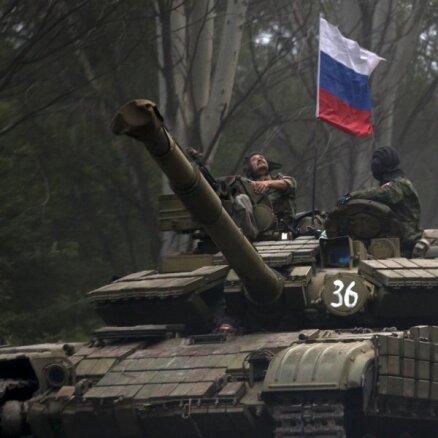 No Krievijas Ukrainā iebraukuši 32 tanki