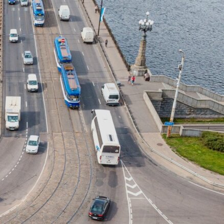 В пятницу во время шествия ограничат движение на Каменном мосту