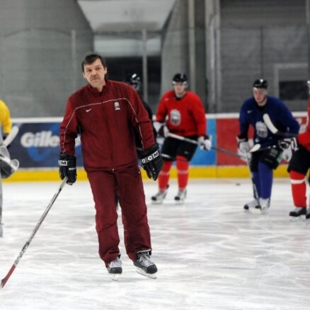 FOTO: Latvijas hokeja  izlases  pirmais treniņš