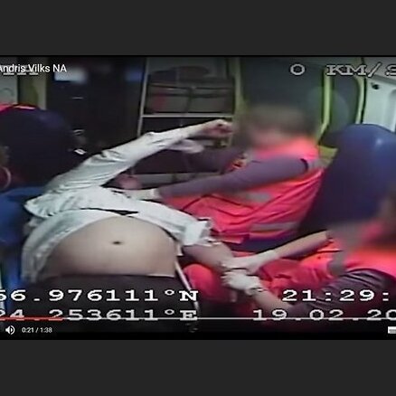 ВИДЕО: Опубликована запись того, как пьяный депутат Вилкс пытался ударить женщину-врача