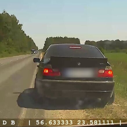 Video: Jelgavā policija aptur BMW, kas traucies ar 122 km/h