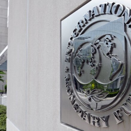 "История успеха": МВФ сворачивает работу в Латвии