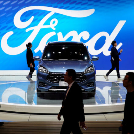 Pārejā uz elektrisko automobiļu ražošanu 'Ford' likvidēs 3000 darbavietu