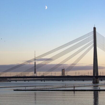 Празднование 18 ноября в Риге: Вантовый мост на сутки закроют для пешеходов и велосипедистов