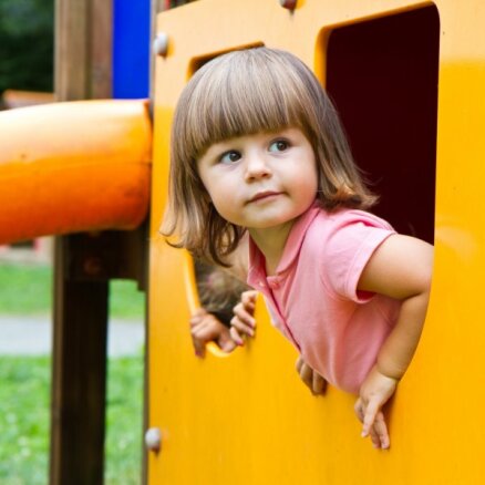 Četri veidi, kā rotaļu laukumi veicina bērna psiholoģisko attīstību