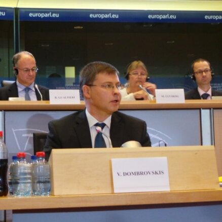 Домбровскис прошел "интервью" в ЕП; говорил о стабильности евро и экономии