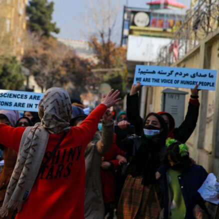 Sievietes Kabulā demonstrācijās pieprasa lielākas tiesības