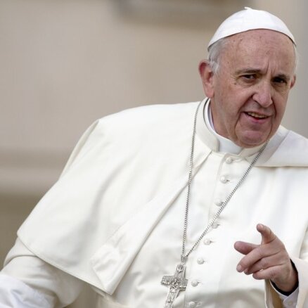 Папа Римский разрешил свящнникам отпускать 
