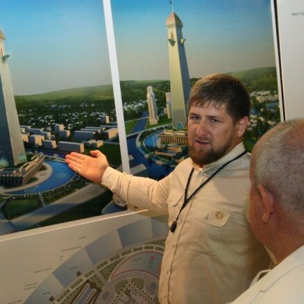 Kadirovs Groznijā cels iespaidīgu debesskrāpi un peldbaseinu