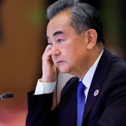 Ķīnas ārlietu ministrs Pelosi vizīti Taivānā nosauc par 'bezatbildīgu'