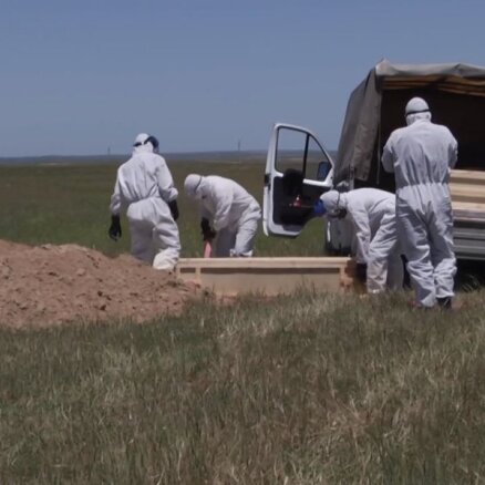 Kazahstānā Covid-19 kapsētā vairāk kapu nekā oficiāli reģionā mirušo