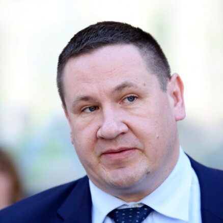 NA šobrīd neplāno vērsties pret Helmani