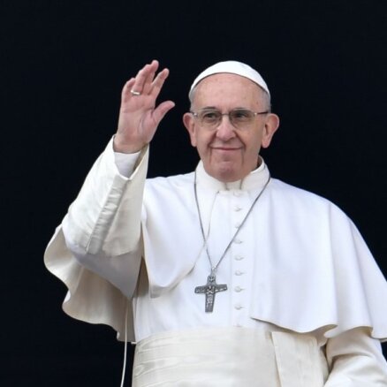 Папа Франциск в рождественском послании призвал к миру в мире
