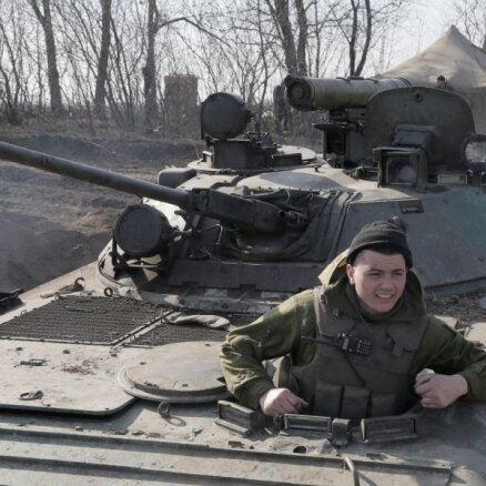 Britu instruktori sākuši apmācīt Ukrainas armiju; ASV sola drīzumā sākt