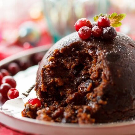 Soli pa solim: savlaicīgi gatavojama kūka – reibinošais Ziemassvētku pudiņš