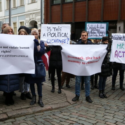 У посольства Дании прошел пикет в поддержку Кристине Мисане, обвиняемой в похищении своего ребёнка