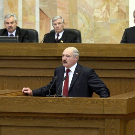 Лукашенко: Каддафи в 2007 году дал Саркози на выборы $100 млн.