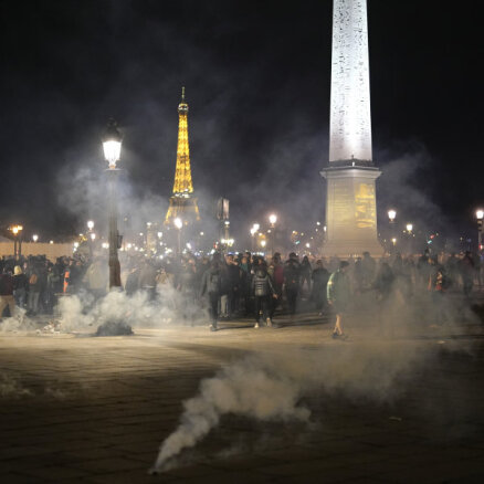 В Париже на акции протеста против пенсионной реформы задержали более 200 человек