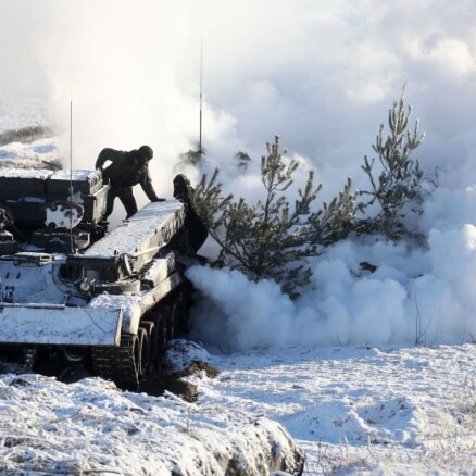 Россияне утверждают, что прорвали оборону в Соледаре. Украина это опровергает