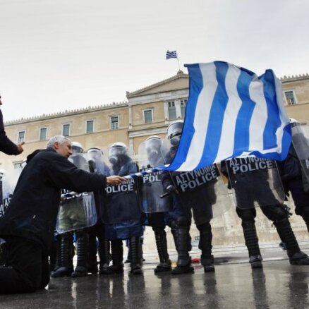 Uz vēl vienu dienu atliek Grieķijas vienošanos ar starptautiskajiem aizdevējiem