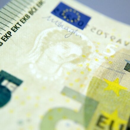 Pērn no apgrozības izņemti 670 tūkstoši viltotu eiro banknošu
