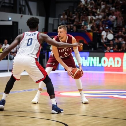 Latvijas basketbolisti nervus kutinošā duelī salauž britus un tuvojas Pasaules kausam