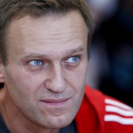 Соратница Навального сообщила о смене охраны в отеле перед отравлением политика