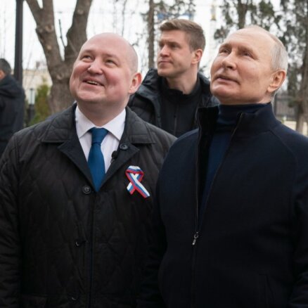 Putins pēc izdotā SKT aresta ordera apmeklējis Mariupoli un Krimu