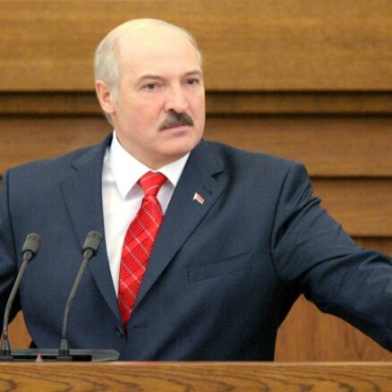 Baltkrievijā pēc Lukašenko noteiktiem preču izvešanas aizliegumiem cilvēki bloķē robežu ar Poliju