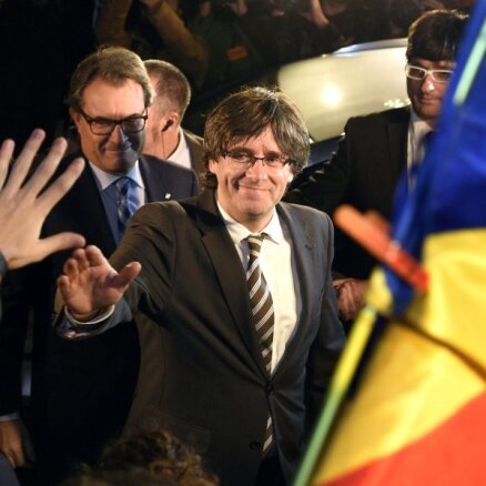 Katalonija virzās uz neatkarību; par jauno reģiona prezidentu ievēl Pudždemonu