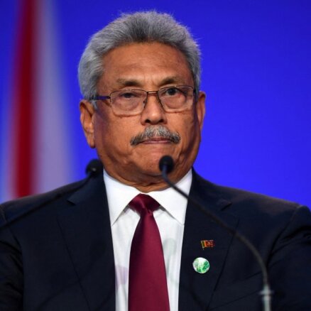 Президент Шри-Ланки бежал в Сингапур и подал в отставку